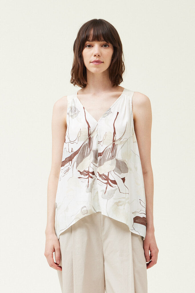 GRADE & GATHER Sleeveless White V-neck Printed Top