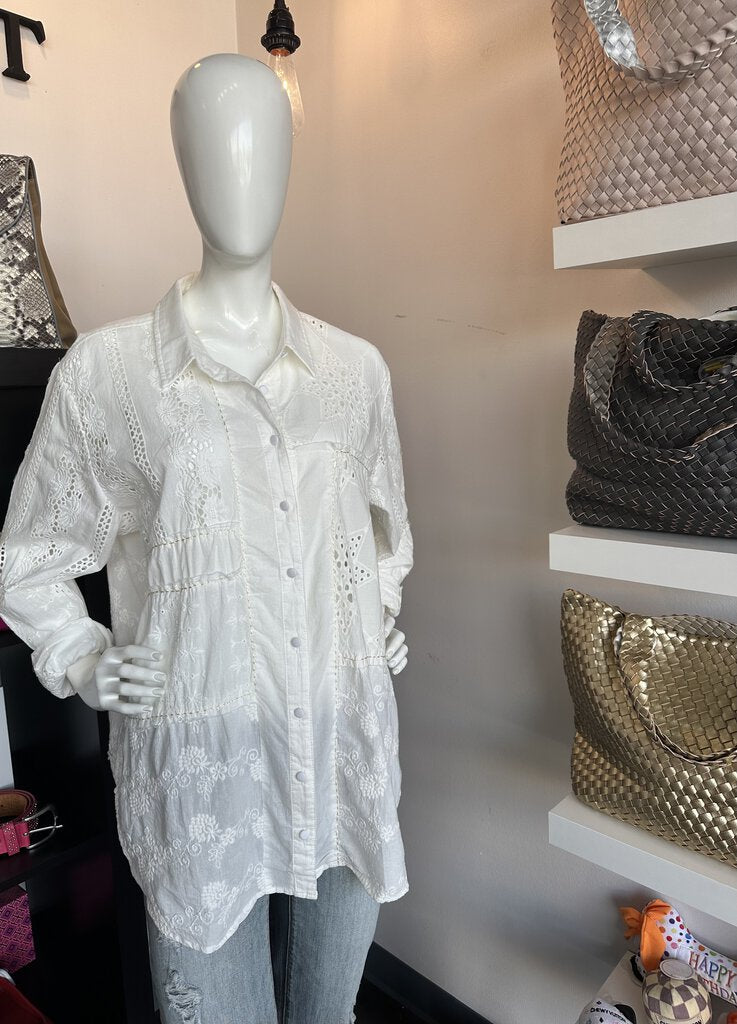 JADED GYPSY White Patch Eyelet Mix it Up Button Up Long Sleeve Top Made in America