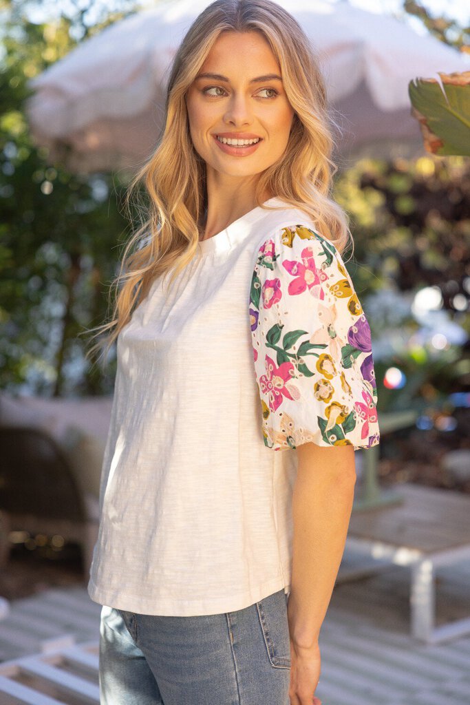 VOY White Cotton with Eyelet Floral Short Sleeve Top