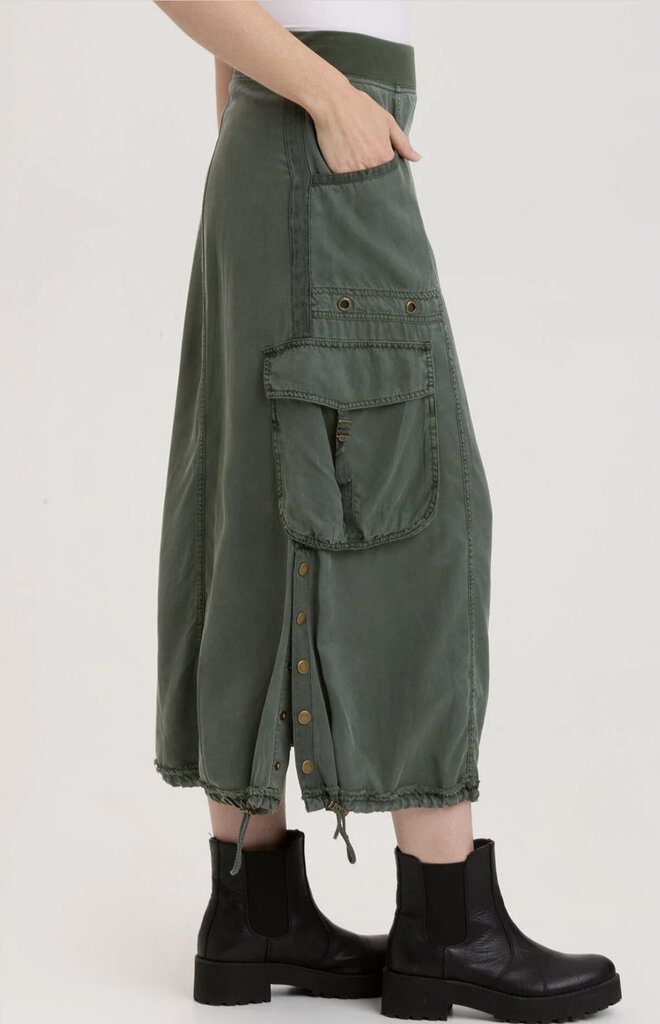 XCVI Green Banded Leslyn Cargo Pocket Skirt
