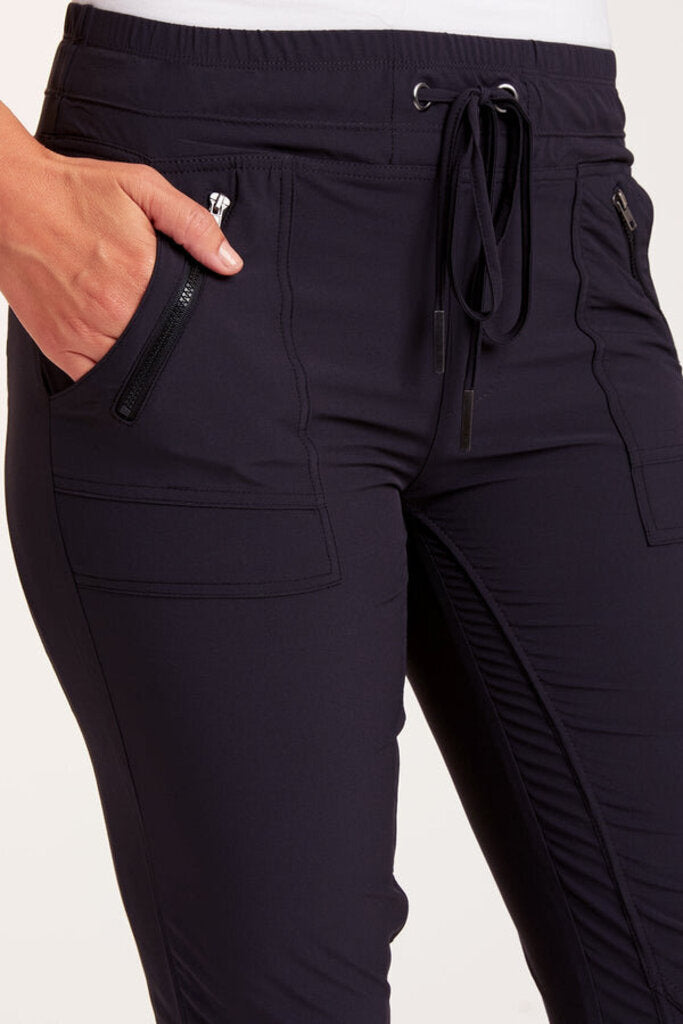 WEARABLES Black Aksana Ruched Legging Pant