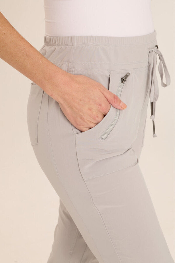 WEARABLES Arctic Aksana Ruched Legging Pant