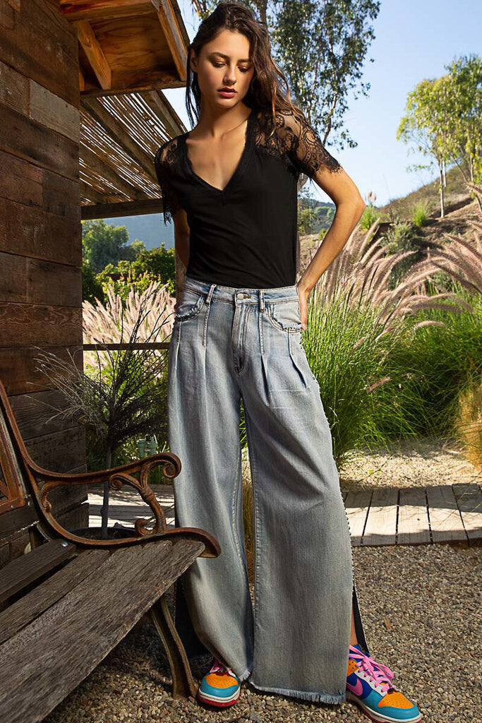 POL Black Deep V-nk Lace Short Sleeve Top