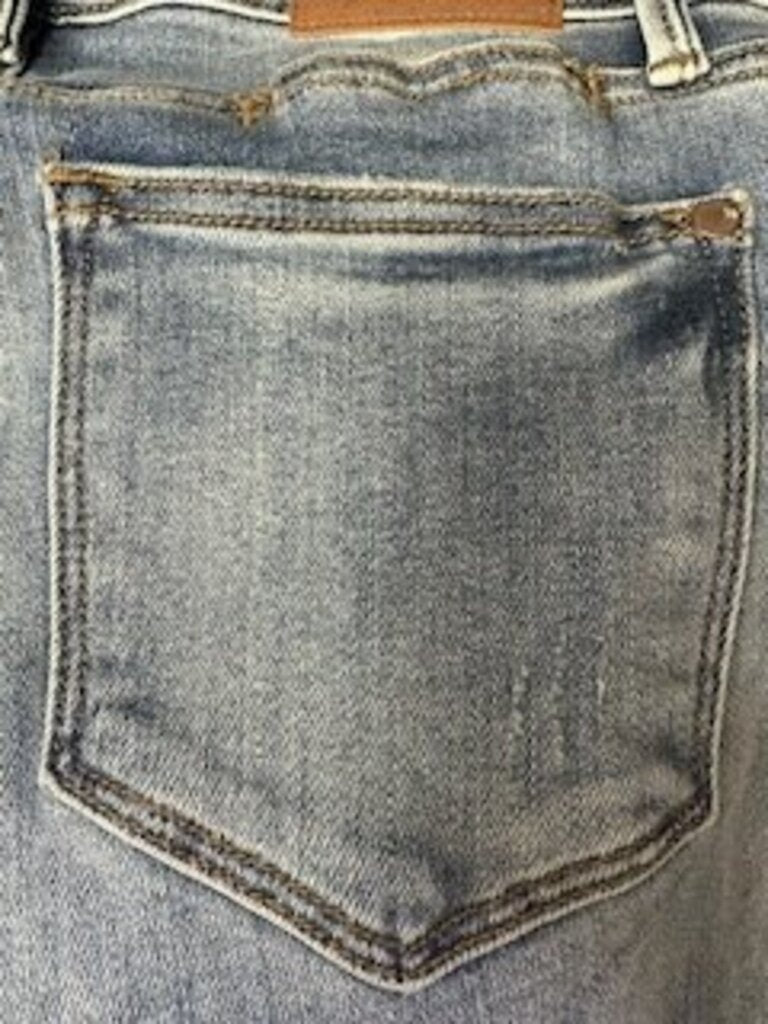 JUDY BLUE Mid-Rise Vintage Wash Slim Fit Jean