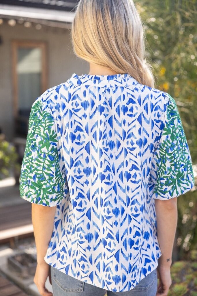 VOY White and Blue with Green Embroidered Short Sleeve Top