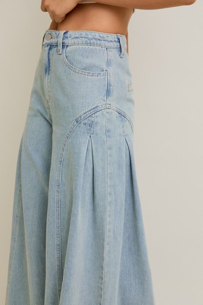 LELIS Light High-Rise Flare Denim Jeans