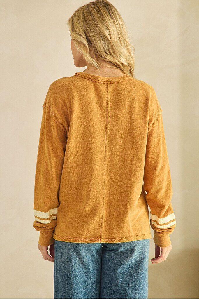 SAGE & FIG Caramel Long Sleeve Cotton Retro Crackle Daisy Sweatshirt Top