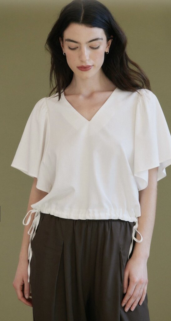GRADE AND GATHER Off White V-neck Short Sleeve Top
