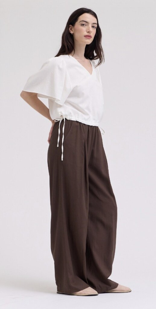 GRADE AND GATHER Off White V-neck Short Sleeve Top