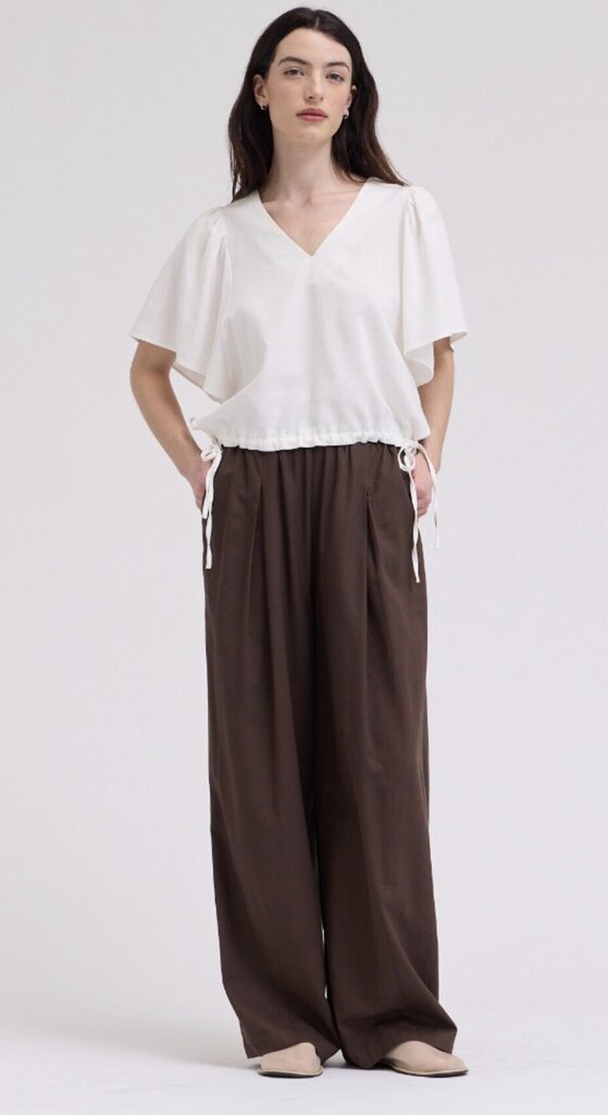 GRADE AND GATHER Off White V-neck Short Sleeve Top