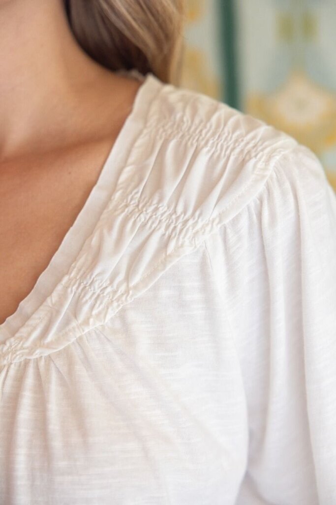 VOY White Smock Detailed V-Neck Solid Slub Knit Top