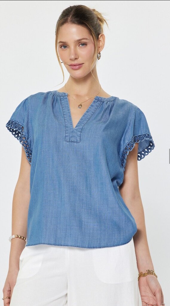 CURRENT AIR Chambray Denim Short Sleeve V-neckline Top