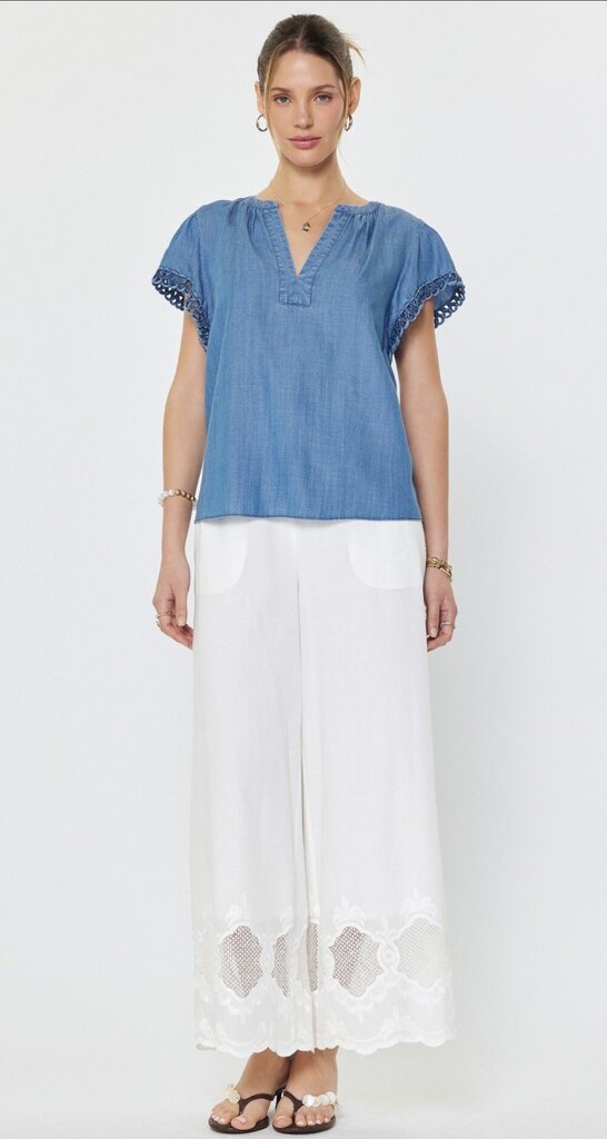 CURRENT AIR Chambray Denim Short Sleeve V-neckline Top