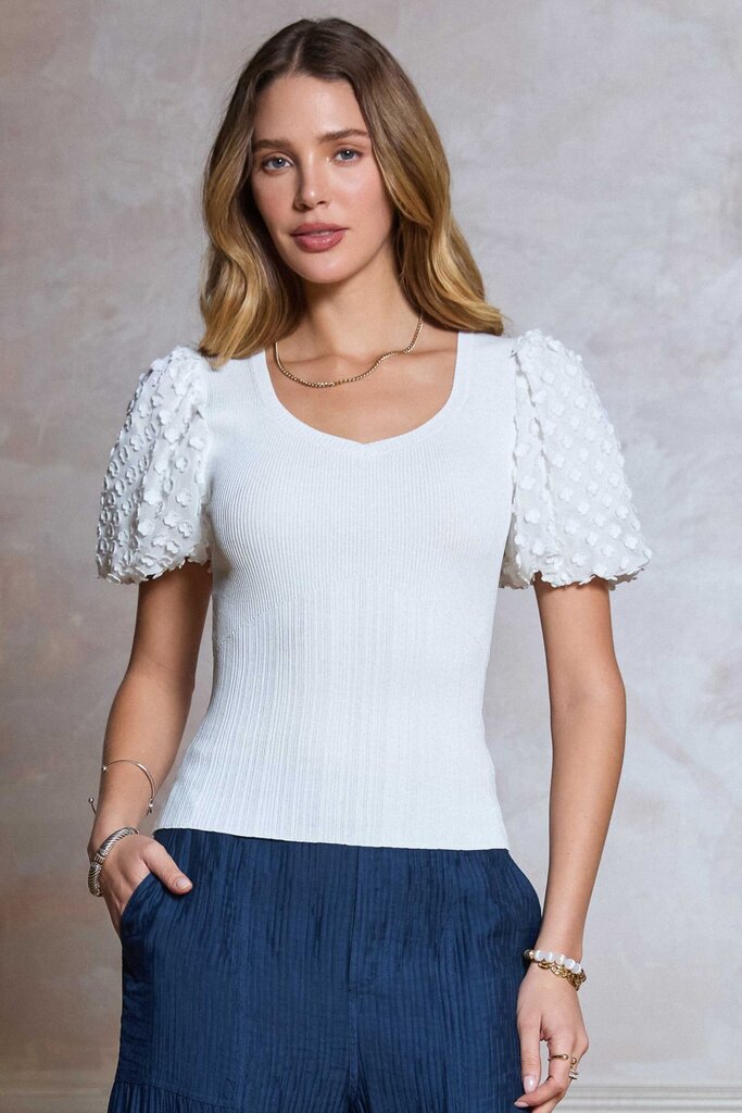CURRANT AIR White Knit with Floral Applique' Short Sleeves Top