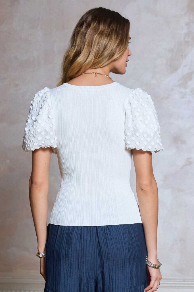 CURRANT AIR White Knit with Floral Applique' Short Sleeves Top