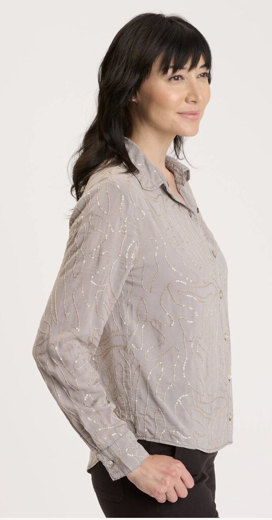 XCVI LIGHT SOFT GREY SERAPHINA BUTTON-UP LONG SLEEVE TOP