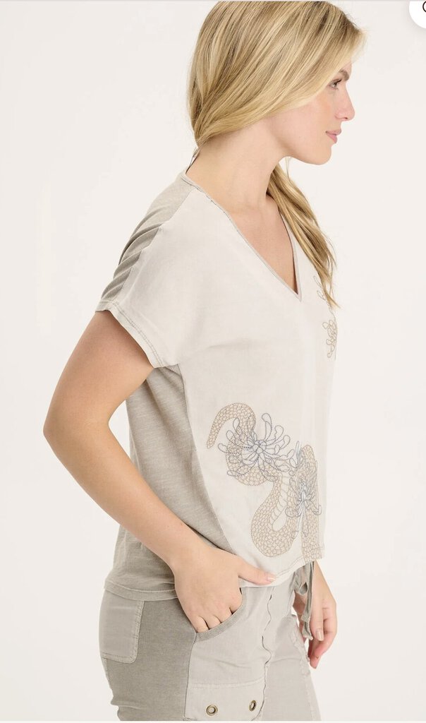 XCVI LIGHT Grey V-neck Embroidered Short Sleeve Top