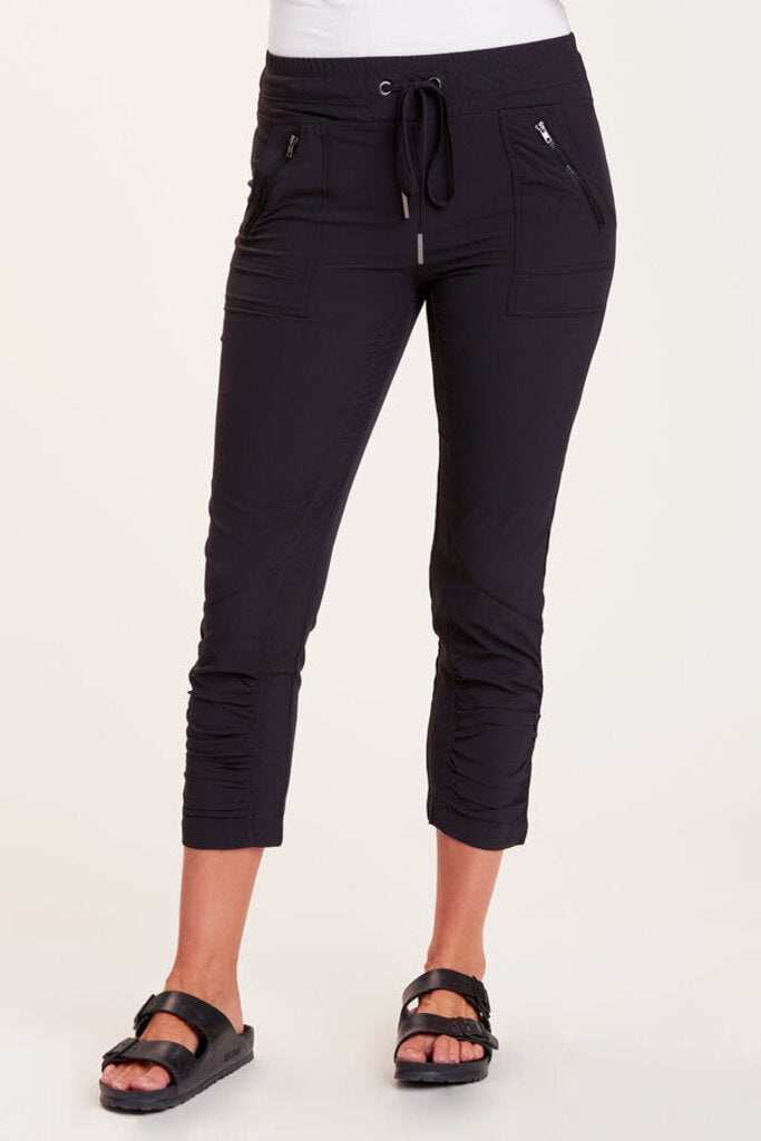 WEARABLES Black Aksana Ruched Legging Pant