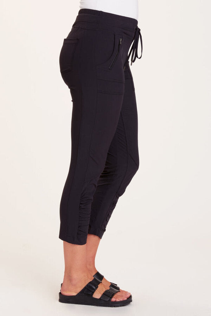 WEARABLES Black Aksana Ruched Legging Pant