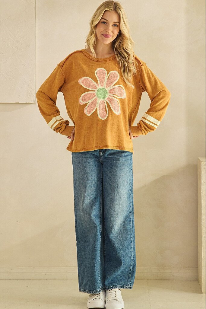 SAGE & FIG Caramel Long Sleeve Retro Crackle Daisy Sweatshirt Top