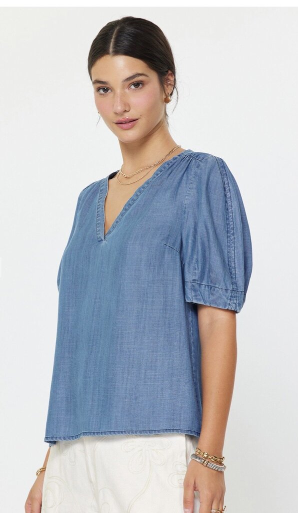 CURRENT AIR Chambray Denim Short Sleeve V-neck Top