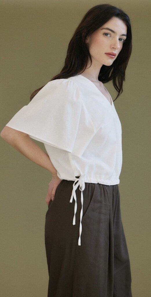 GRADE AND GATHER Off White V-neck Short Sleeve Top