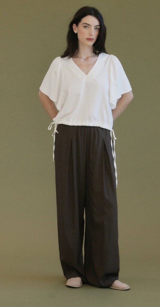 GRADE AND GATHER Off White V-neck Short Sleeve Top