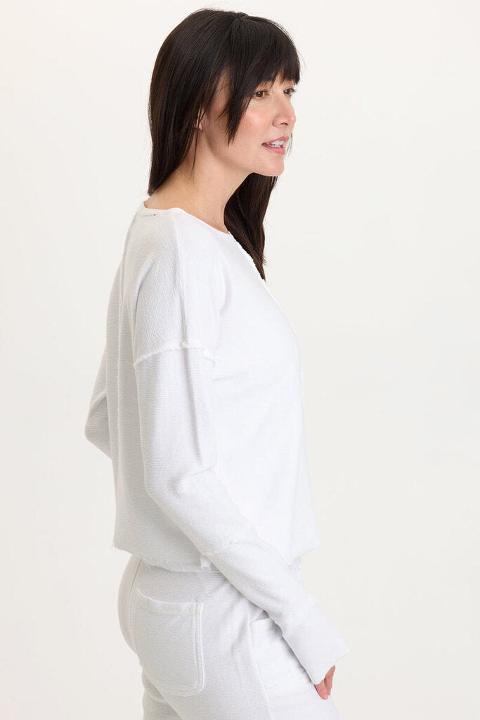 WEARABLES White Long Sleeve Boat Neck Crepe Knit Top