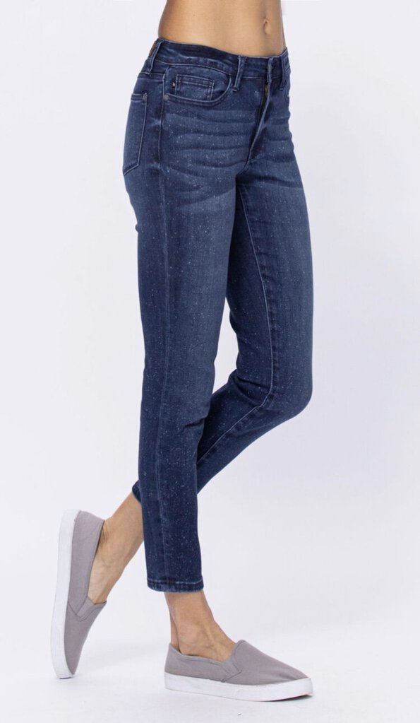 JUDY BLUE Mid Rise Relaxed Fit Mineral Wash Jean
